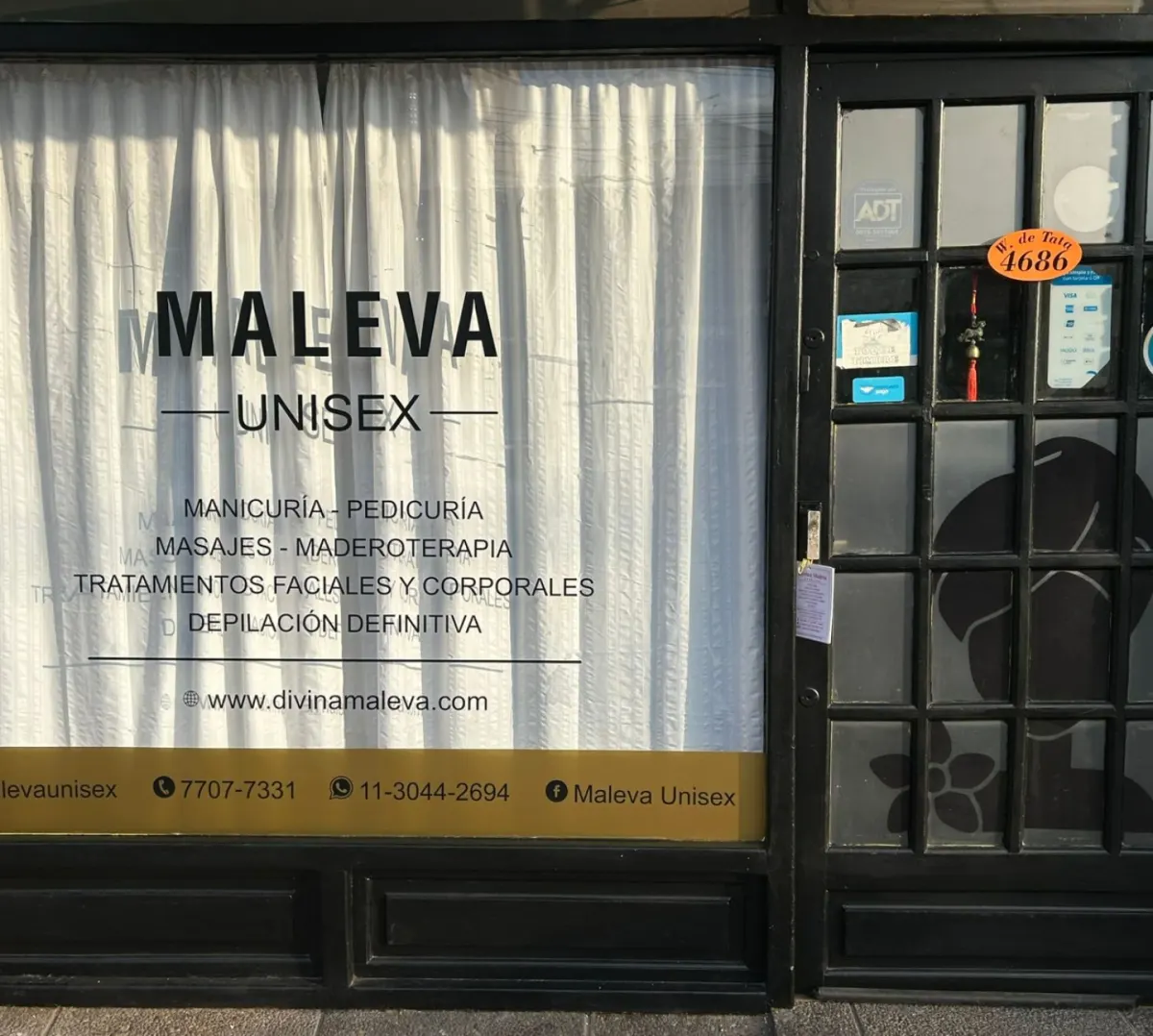 Vidriera del local de Maleva Unisex en W. de Tata 4686, Caseros